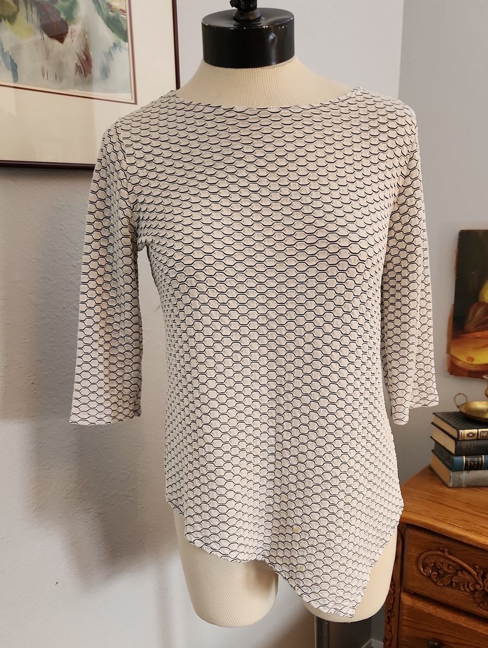 Travelers By Chicos Boatneck 3/4 Sleeve Asymmetrical Hem Sharkbite Stretchy Top